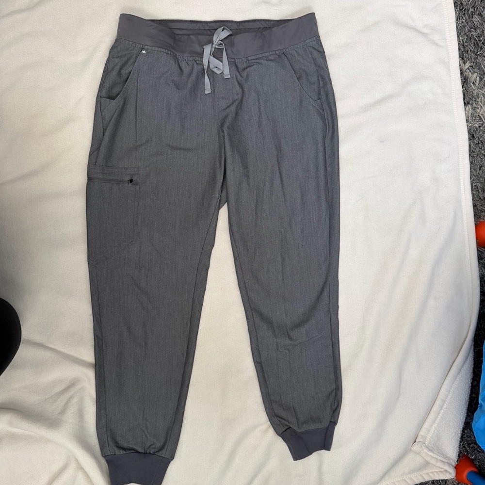 Figs Women’s Graphite Scrub Set - Picture 8 of 8